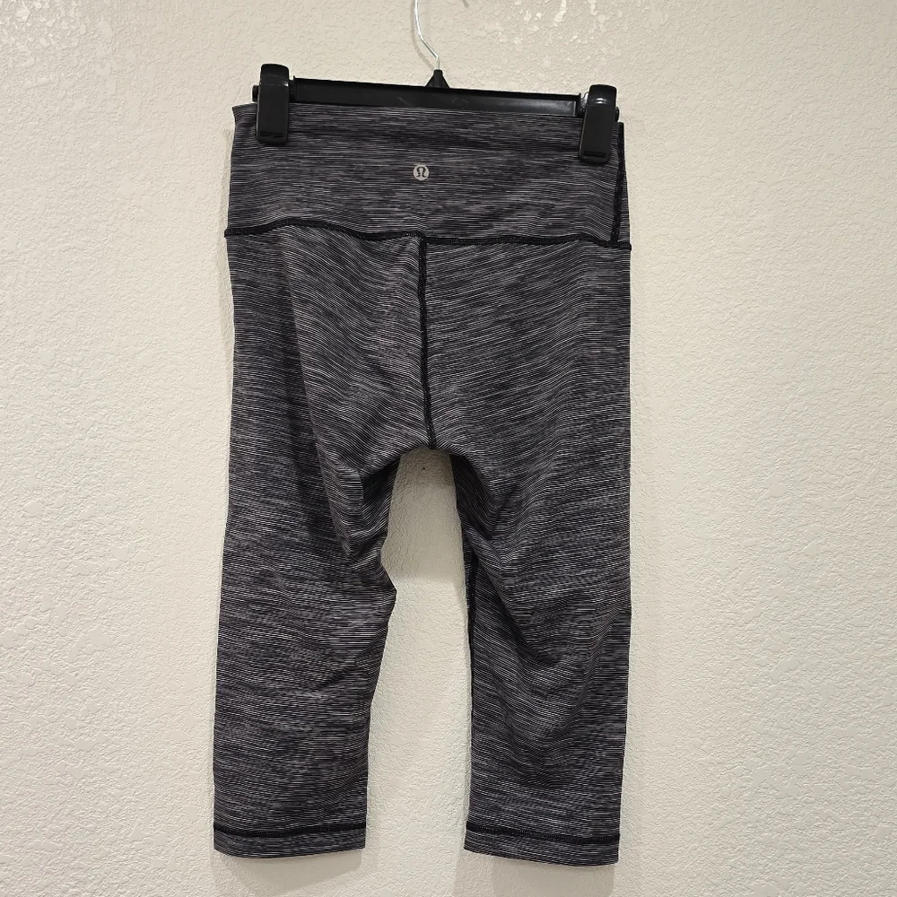 Lululemon Wunder Under Hi-Rise 1/2 Tight Luxtreme 17" Size 8 Black Slate - Picture 4 of 7